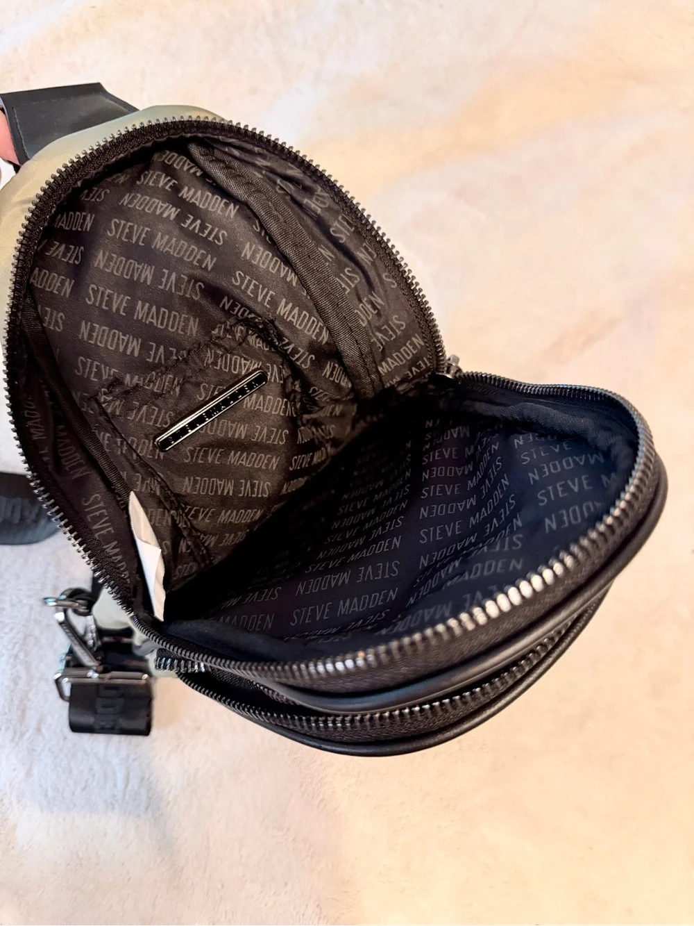 Steve Madden compact sling